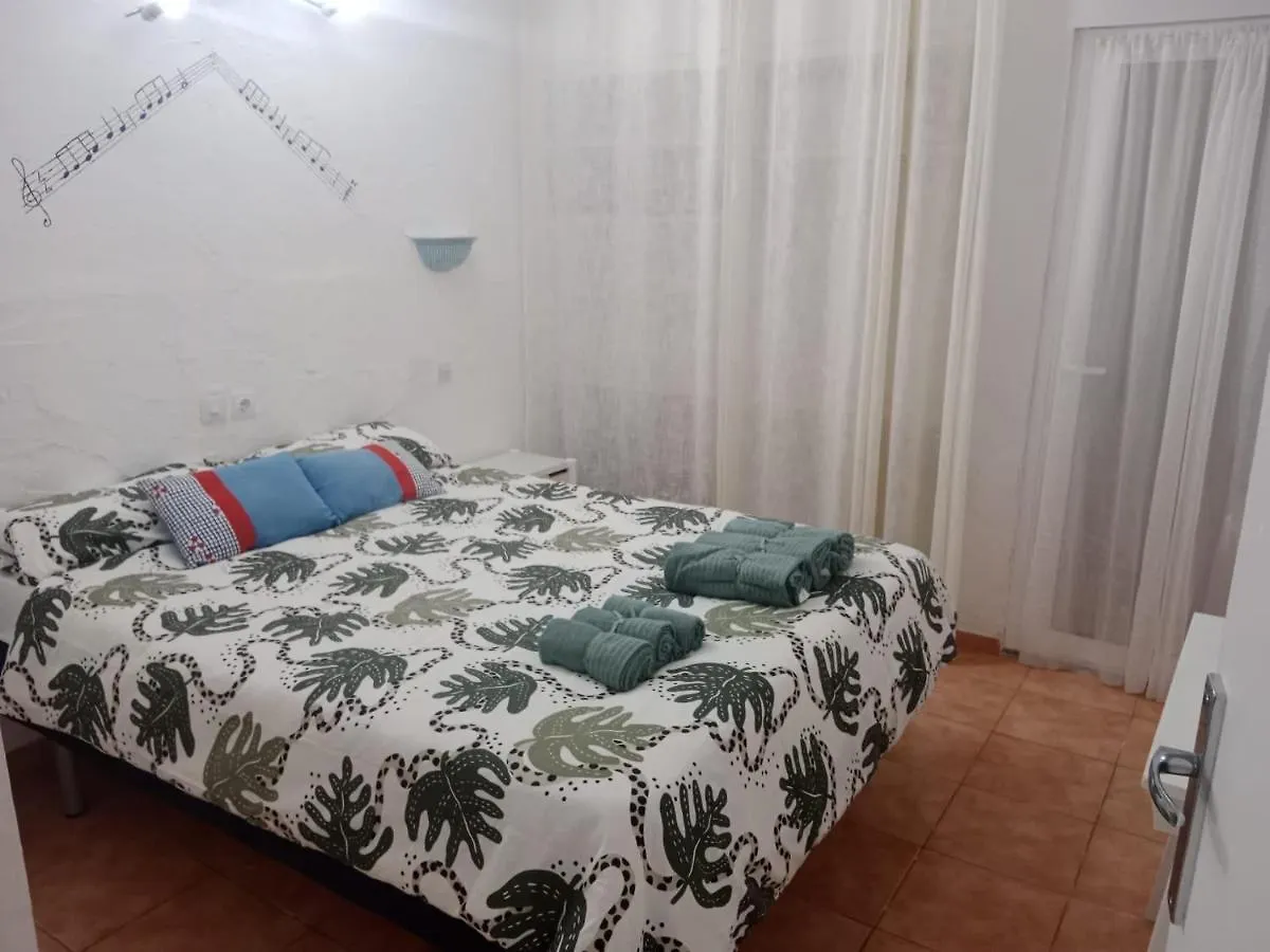 Piso Delante De La Playa La Pineda Con 2 Habitaciones Spain