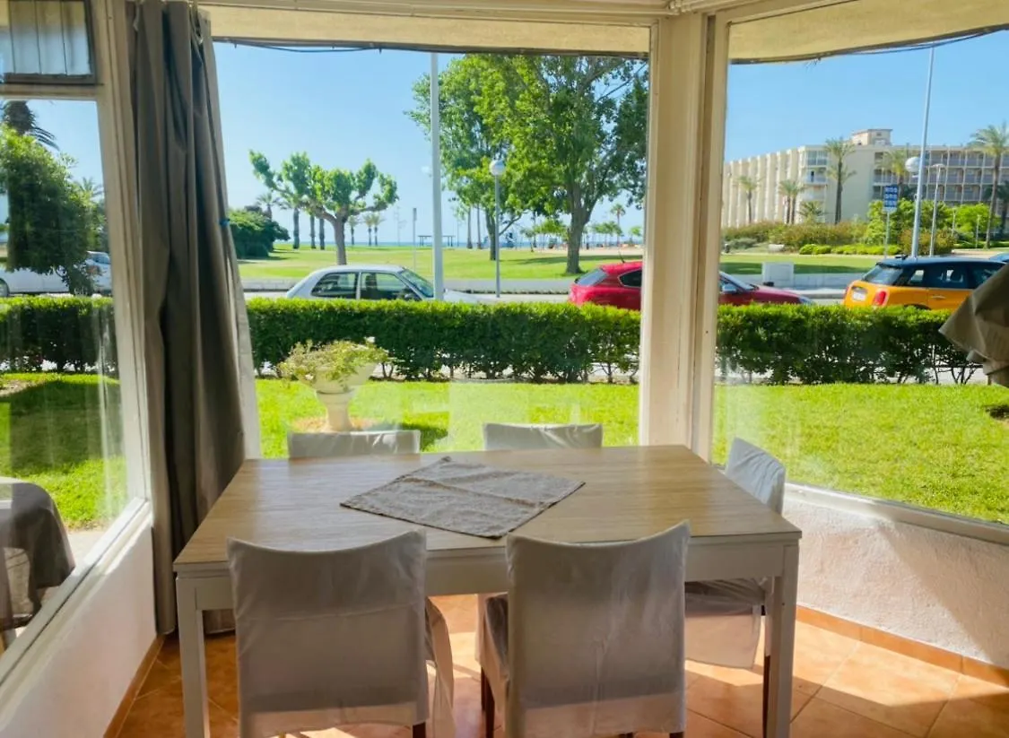 Piso Delante De La Playa La Pineda Con 2 Habitaciones Apartment